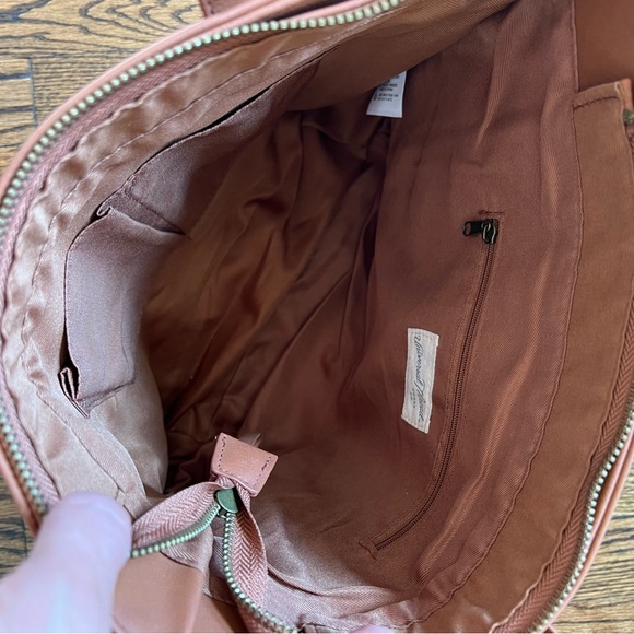 Universal Thread Handbag - Picture 2 of 2